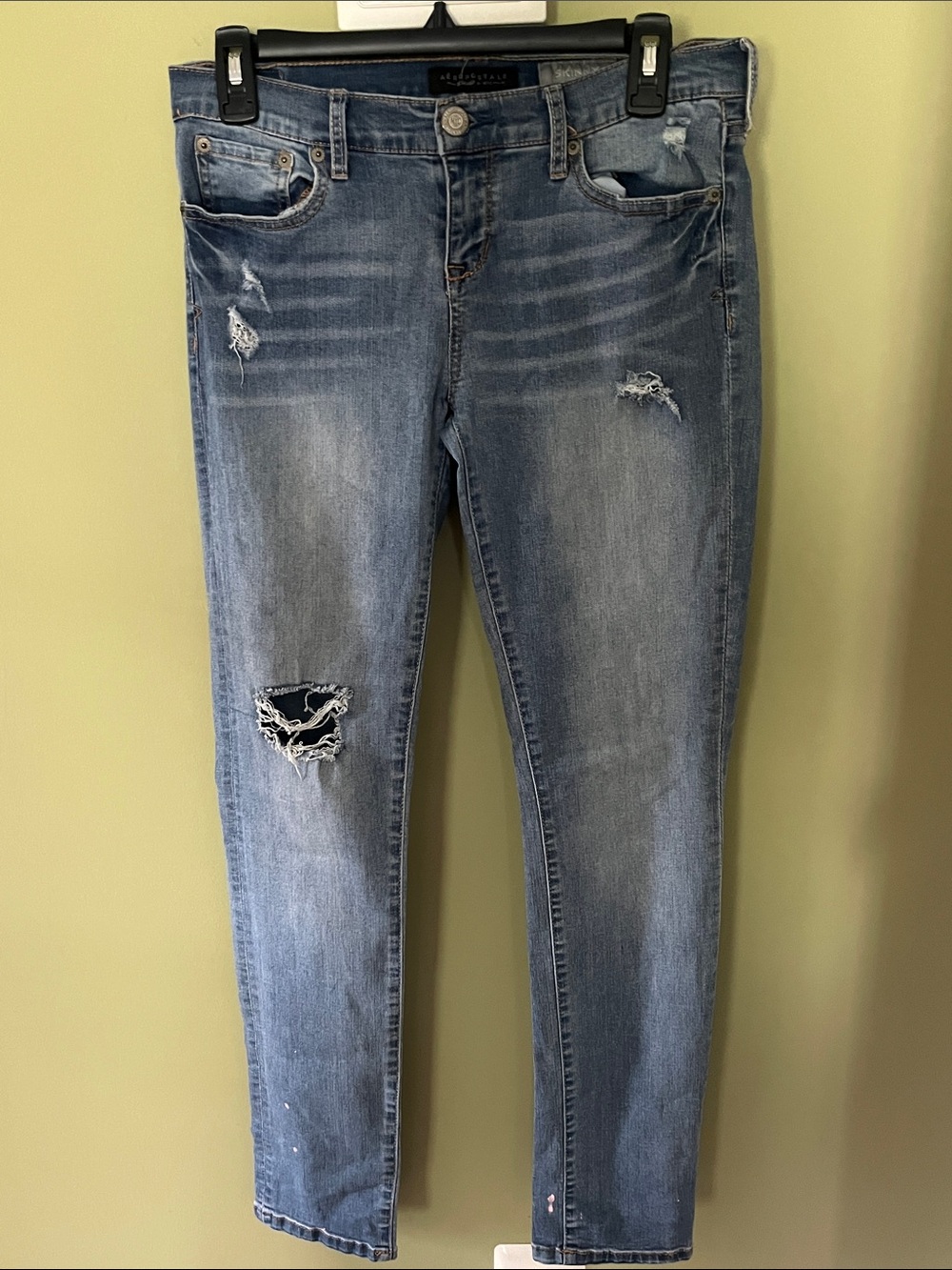 Women’s Aéropostale Light-wash Distressed Skinny Jeans. Size 6.